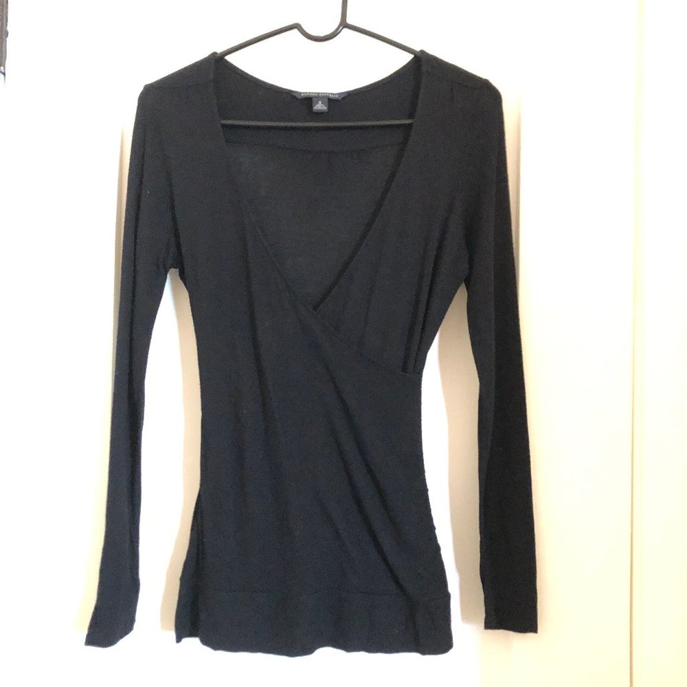 Banana Republic Long Sleeve V neck